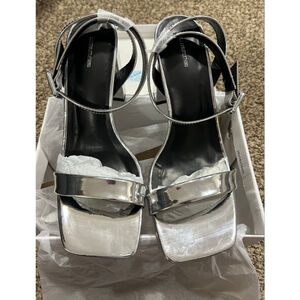 New in box PrettyLittleThing Silver Block Heel Sandals with ankle strap size 8US